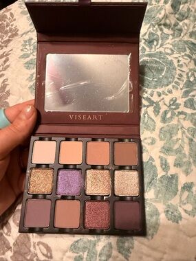 Viseart Neutral & Plum Eyeshadow Palette with Gold and Lavender Shimmers